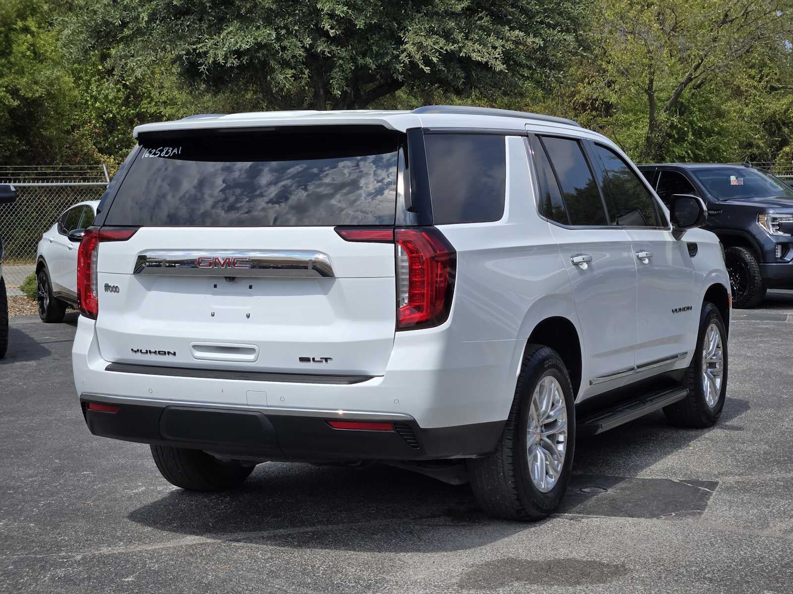 2024 GMC Yukon SLT