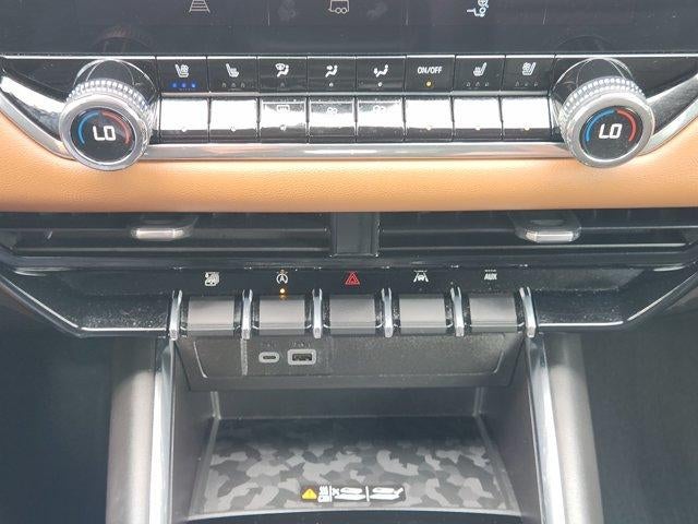 2023 GMC Canyon 4WD AT4
